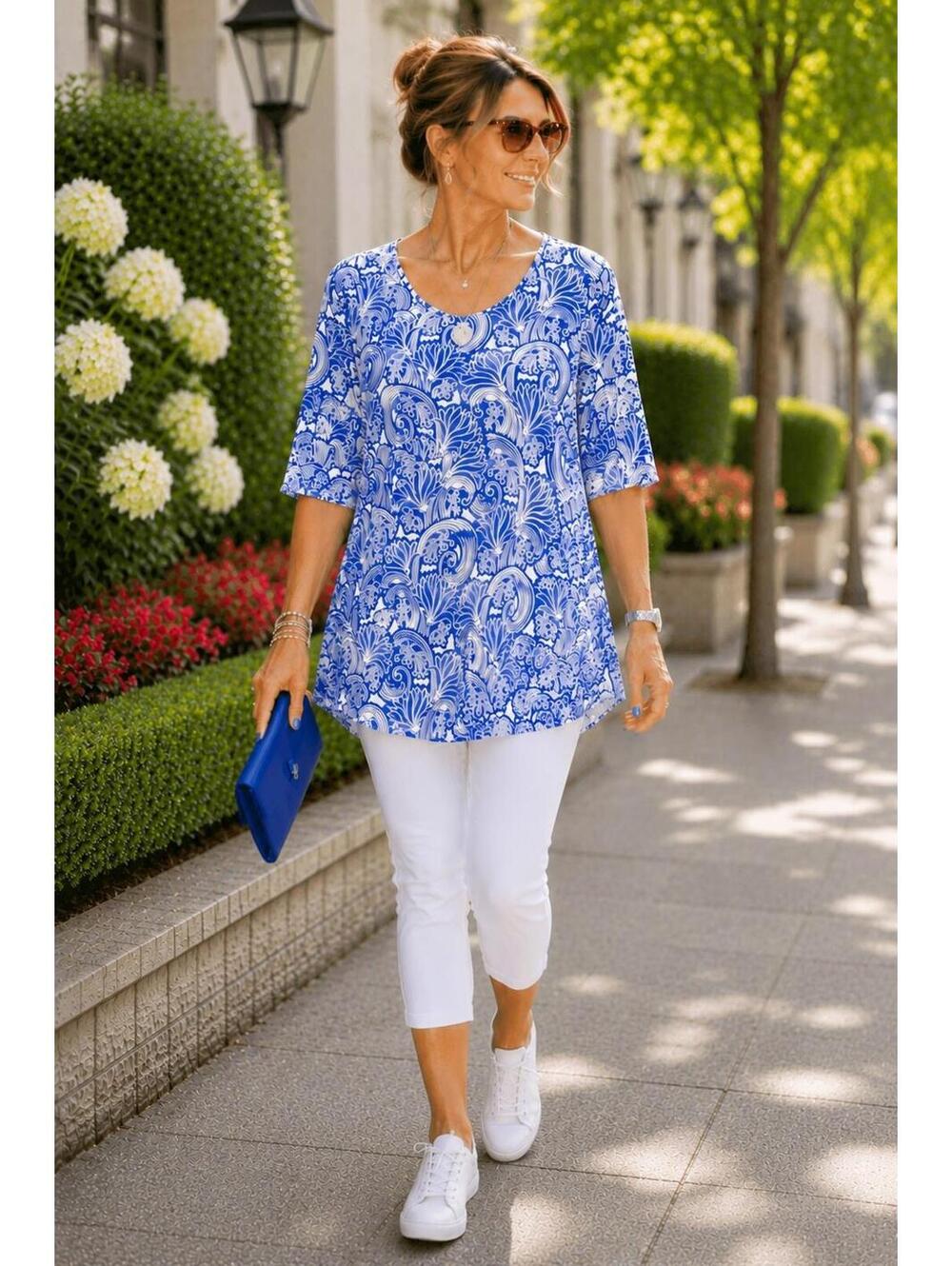 Chico’s Women's Blue White Geo Print Top Flowy Swing Hem Travel Knit Top, 2(Lg)